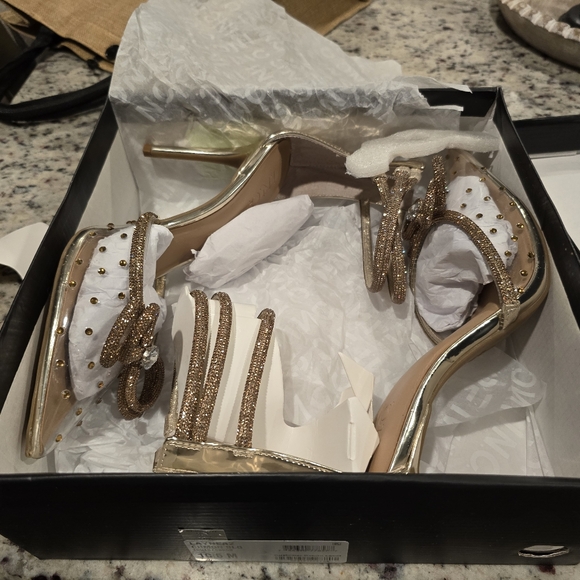 Shoes - Picture 3 of 9